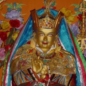 Photo of Guru Rinpoche statue